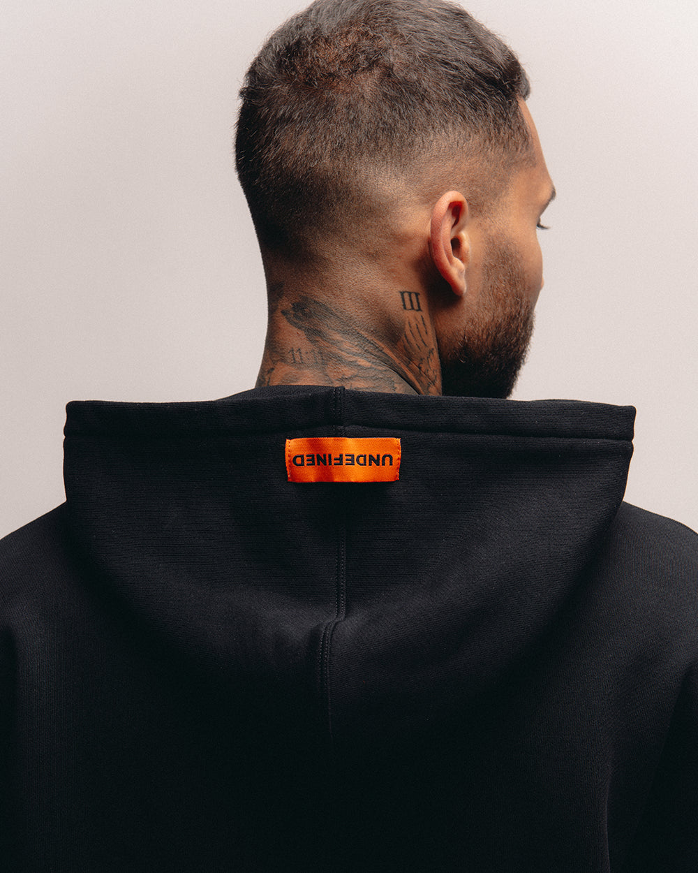 CHAMPAGNE PULLOVER - BLACK